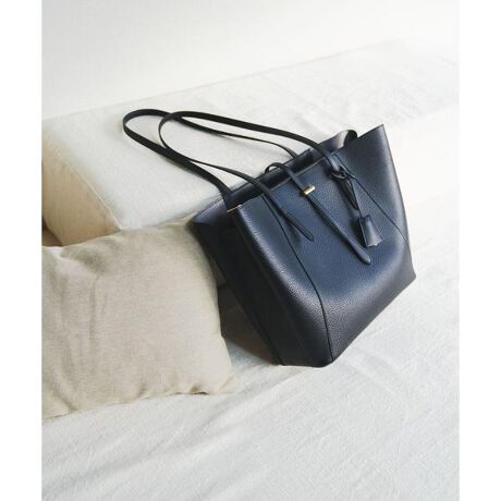 [^ԁFXXA3-2AU3102]Ԃ̃`[tV[YoꂵeA4g[gobOA4TCYۂ[łAނm[gPCȂǂ]Tœ闊TCYB3w\̎d؂tŁAו̐ڂ₷̂|CgłBԌ傫ĴŁAg̏oXgXt[B߂̃nh݌vŌ|yɂłAʋΎɂKB{̂ƃnh̓oCJ[ɂȂĂVvȒɂ肰ȂfUCvXBtg̃xgfUCƎO\ȃ`[iƒ悢ANZgo܂B莩tHȂ̂ŁAItBXOołX}[gɎg閜\obOłByStyling pointzX[cZbgAbvȂǂ̃ItBXX^CɂޏiȃfUCBoCJ[̔zF炵ăpcX^C̃N[ȃR[fɂAXJ[g⃏s[X̂ꂢ߃R[fɂ҂BrWlXV[͂Aו̂oɂ߁BONEOFF킸􂷂邫ƊƎp˔g[gobOłB----------------------------------------------------------------------------îm点̏i艿iĂ܂B܂悤A肢\グ܂B----------------------------------------------------------------------------y2025 Autumn^Winterzy25AWz̏íAC⊾AJȂǂ̎gpɂAF⑼̕ւ̐Fڂ̉\܂̂łӂBŉtp̍ہAŉtĂȂԂA肪Gꂽ܂܂̏ԁAŉt̂Ă܂ƁAŉt̐ɂ\ʂώĂ܂AFڂϐF̉\܂Bgp̍ۂ͏\ɂӂB̑舵Ɋւ܂ẮAiɕt̃AeV^OBA4TCY[\d : 640gi摜́A̓p\RȂǂ̉{ɂAۂ̐FƈقȂČꍇ܂B\߂Bi̐F̖ڈ́AiP̂̉摜QƂBCɓo^̂߁Cɓo^íA}Cy[WɂČ݂̉