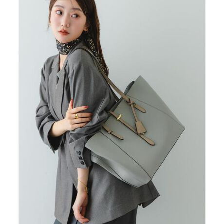 [^ԁFXXA3-2AU3102]Ԃ̃`[tV[YoꂵeA4g[gobOA4TCYۂ[łAނm[gPCȂǂ]Tœ闊TCYB3w\̎d؂tŁAו̐ڂ₷̂|CgłBԌ傫ĴŁAg̏oXgXt[B߂̃nh݌vŌ|yɂłAʋΎɂKB{̂ƃnh̓oCJ[ɂȂĂVvȒɂ肰ȂfUCvXBtg̃xgfUCƎO\ȃ`[iƒ悢ANZgo܂B莩tHȂ̂ŁAItBXOołX}[gɎg閜\obOłByStyling pointzX[cZbgAbvȂǂ̃ItBXX^CɂޏiȃfUCBoCJ[̔zF炵ăpcX^C̃N[ȃR[fɂAXJ[g⃏s[X̂ꂢ߃R[fɂ҂BrWlXV[͂Aו̂oɂ߁BONEOFF킸􂷂邫ƊƎp˔g[gobOłB----------------------------------------------------------------------------îm点̏i艿iĂ܂B܂悤A肢\グ܂B----------------------------------------------------------------------------y2025 Autumn^Winterzy25AWz̏íAC⊾AJȂǂ̎gpɂAF⑼̕ւ̐Fڂ̉\܂̂łӂBŉtp̍ہAŉtĂȂԂA肪Gꂽ܂܂̏ԁAŉt̂Ă܂ƁAŉt̐ɂ\ʂώĂ܂AFڂϐF̉\܂Bgp̍ۂ͏\ɂӂB̑舵Ɋւ܂ẮAiɕt̃AeV^OBA4TCY[\d : 640gi摜́A̓p\RȂǂ̉{ɂAۂ̐FƈقȂČꍇ܂B\߂Bi̐F̖ڈ́AiP̂̉摜QƂBCɓo^̂߁Cɓo^íA}Cy[WɂČ݂̉