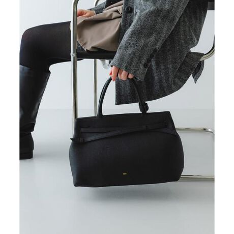 [^ԁFXX26110-2220103]NX{̃NVbNŏiȃfUC͂́qMIMIrV[YAqGRANDroBIꂽ_炩V{U[gpAڗɂfC[Ɋ􂵂܂B^ubg[ybg{g[łeʂŁA@\ƃfUC𗼗BO\ȃXgbvtŁANX{fBƂĂgp\łB㎿ȑfފƃNVJȃtHAɐY܂ByTOV ^ g[zuǂvlX̉Kȓ̂߂ɁBuhTOV́ǍtEwuCŁuǂvu킵vƂӖBĂƃAWA̒Ɉʒu镶wiƂɁAE̐lXɎɁwǂxƊ̂Ƃz߂āAɊY㎿ȃACeĂĂ܂By2026 Spring^Summerzy26SSzd : 645gi摜́A̓p\RȂǂ̉{ɂAۂ̐FƈقȂČꍇ܂B\߂Bi̐F̖ڈ́AiP̂̉摜QƂBCɓo^̂߁Cɓo^ꂽíA}Cy[WɂČ݂̉i݌ɏ󋵂̊mF\łBXg̊ǗɂЂpB