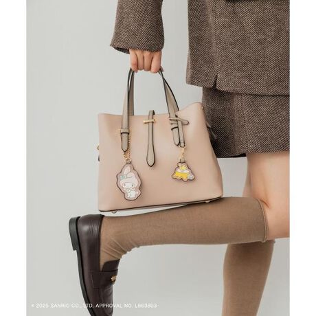 [^ԁFXXA6-2AW3101]117 [ẍׁA͂\莞ύX܂BRODE SKO̒ԏi`[t~hobOATILN^[YƃR{ʂȃfUCoIꂼ̃LN^[C[WobOzFɁALN^[`[t`[vXBɁAobOJ邽тɐSALN^[̑vg{n܂ŁAוɂ킽肱lߍ݂܂Big₷fUCȂATILN^[Ỷ炵At@K̃ACełBȂ̂Cɓ̃LN^[AĂo܂񂩁Hy2025 Autumn^Winterzy25AWzd : 555g[`[]IVORYxRED : S8cm ^ ő啝8cmPINKxGRG : S8cm ^ ő啝5cmYELxCML : S8cm ^ ő啝7.5cmGRAYxWHITE : S8cm ^ ő啝8cmi摜́A̓p\RȂǂ̉{ɂAۂ̐FƈقȂČꍇ܂B\߂Bi̐F̖ڈ́AiP̂̉摜QƂBCɓo^̂߁Cɓo^ꂽíA}Cy[WɂČ݂̉i݌ɏ󋵂̊mF\łBXg̊ǗɂЂpB