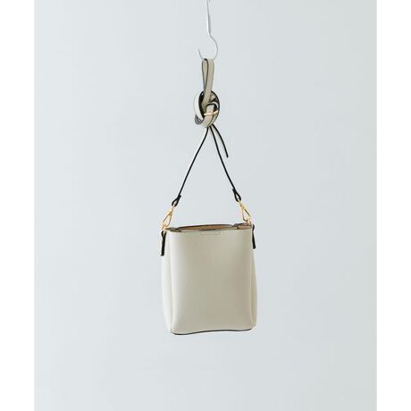 [^ԁFXXA6-2AW2412]X}[gɎĂA[ȃ^eiKV_[yDesignzX}z~jzAȓP܂łAڈȏ̎[͂V_[obOBOɑ傫J|PbgzAڂ₷3w\i̓t@Xi[tjBƂctHƃVvȃfUCŁAmI΂fC[Ɋ􂵂܂BRpNgȂ@\Q̗DGobOłByStyling pointzJWAɂꂢ߂ɂ킹₷AIEIt킸g閜\ACeB悢TCYŁAƂo◷s̃TuobOƂĂ߂łBy2025 Autumn^Winterzy25AWzd : 380gi摜́A̓p\RȂǂ̉{ɂAۂ̐FƈقȂČꍇ܂B\߂Bi̐F̖ڈ́AiP̂̉摜QƂBCɓo^̂߁Cɓo^ꂽíA}Cy[WɂČ݂̉i݌ɏ󋵂̊mF\łBXg̊ǗɂЂpB