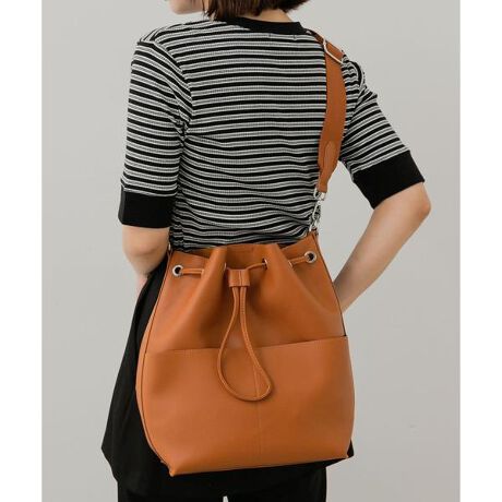 [^ԁFAAA4-2AB001]AEg|Pbg̐V^o!Zybg{gۂB鍂Œz|[`ȂǉוłSZV_[͒߉\ZƂoPc^stylingLX^CɃ}b`fUC̃V_[obOBoꂵ₷悤AԌ͋ВdlɎdグ܂By2025 Spring^Summerzy25SSz  A4TCY[\   C≘̕tՂ͓ɑ򉻂܂BԁA܂肽񂾏ԂŕۊǂȂłB  ̑舵Ɋւ܂ẮAiɕt̃AeV^OB    d : 660g  i摜́A̓p\RȂǂ̉{ɂAۂ̐FƈقȂČꍇ܂B\߂Bi̐F̖ڈ́AiP̂̉摜QƂB  Cɓo^̂߁  Cɓo^íA}Cy[WɂČ݂̉i݌ɏ󋵂̊mF\łB   Xg̊Ǘɐ񂲗pB