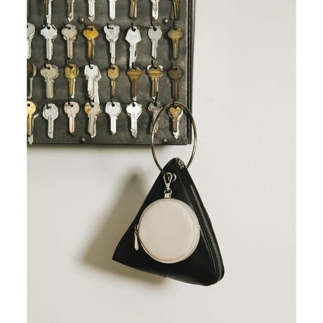 [^ԁFAAA4-2AB006]T[N^̃nh|Cg̃obOZANZT[oŃR[fBl[g̃ANZgƂĂ߁ZnhɃ`[tăJX^\Z݊̂fUCŃR[fɃANZgvXstylingp[eB[X^Cɂ͂AJWAR[fƍ킹AV[킸􂵂Ă܂By2025 Spring^Summerzy25SSz̏íAfނ̓AC̎C⎇OAM≘ȂǂɂAԂ̌o߂ƋɁA(Eׂ)鋰ꂪ܂̂ŁAӂB̑舵Ɋւ܂ẮAiɕt̃AeV^OBd : 200g  [|[`]  one : a10cm  i摜́A̓p\RȂǂ̉{ɂAۂ̐FƈقȂČꍇ܂B\߂Bi̐F̖ڈ́AiP̂̉摜QƂB  Cɓo^̂߁  Cɓo^íA}Cy[WɂČ݂̉i݌ɏ󋵂̊mF\łB   Xg̊Ǘɐ񂲗pB