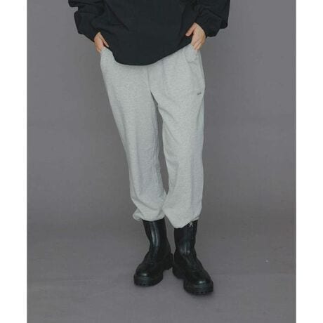 [^ԁFAU37-24D101]ƂVGbg̃XEFbgpcZ{[o悤ɃSdlZƂVGbgZO[g̐FځZjZbNXŒp\stylingVvȃXEFbgpcBs[XƃC[hA[YȃVcƍ킹AXj[J[烍[t@[ȂǕωĒACematerialWO[g[BƂnœKxȏ_炩ƃh[vfށyV[YACezwr[EGCgn[tZIPXEFbgVc@AU37-21D101y2023 Autumn^Winterzi摜́A̓p\RȂǂ̉{ɂAۂ̐FƈقȂČꍇ܂B\߂Bi̐F̖ڈ́AiP̂̉摜QƂBCɓo^̂߁Cɓo^íA}Cy[WɂČ݂̉i݌ɏ󋵂̊mF\łBXg̊Ǘɐ񂲗pBfފFȂLkF₠藠nFȂFȂ|PbgF