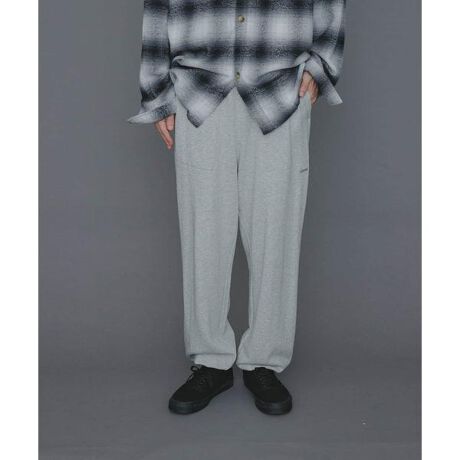 [^ԁFAU37-24D101]ƂVGbg̃XEFbgpcZ{[o悤ɃSdlZƂVGbgZO[g̐FځZjZbNXŒp\stylingVvȃXEFbgpcBs[XƃC[hA[YȃVcƍ킹AXj[J[烍[t@[ȂǕωĒACematerialWO[g[BƂnœKxȏ_炩ƃh[vfށyV[YACezwr[EGCgn[tZIPXEFbgVc@AU37-21D101y2023 Autumn^Winterzi摜́A̓p\RȂǂ̉{ɂAۂ̐FƈقȂČꍇ܂B\߂Bi̐F̖ڈ́AiP̂̉摜QƂBCɓo^̂߁Cɓo^íA}Cy[WɂČ݂̉i݌ɏ󋵂̊mF\łBXg̊Ǘɐ񂲗pBfފFȂLkF₠藠nFȂFȂ|PbgF