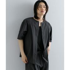 センスオブプレイスバイアーバンリサーチ(SENSE OF PLACE)のUiscel　4WAYストレッチタックノーカラーシャツ5分袖