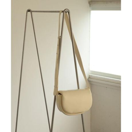 [^ԁFAA37-1AN102]V[Y[hYȃV_[obOZӂƊۂ݂̂tHɎdグAXeb`XȃVvfUCZǂ̂tFCNU[oZzgсA|[`ȂǂƂoɍœKȃTCYZjZbNXłg܂stylingVvȃfUCɎdグĂ邽߁A̃X^Cɍ킹ĒƂł܂Bꂢ߂⃂[hȃX^COƂ̑materialȂ߂炩ȃ^b`Ŕ̂tFCNU[gpĂ܂y2023 Autumn^Winterz̏i͍vgpĂ܂Bfނ̓AC̎C⎇OAM≘ȂǂɂAԂ̌o߂Ƌɗ(Eׂ)܂BԁA܂肽񂾏ԂŕۊǂȂŉB̑舵Ɋւ܂ẮAiɕt̃AeV^OBd : 255gi摜́A̓p\RȂǂ̉{ɂAۂ̐FƈقȂČꍇ܂B\߂Bi̐F̖ڈ́AiP̂̉摜QƂBCɓo^̂߁Cɓo^íA}Cy[WɂČ݂̉i݌ɏ󋵂̊mF\łB Xg̊Ǘɐ񂲗pB