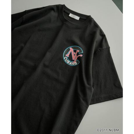 [^ԁFAA45-11S164]x[X{[OtBbN|CgɂTVcZNew York Cubans̃`[SɃvgVvȃACeZ[YVGbgŗlXȕɂ߂łZjZbNXł̒pstylingƂ̂hbvV_[A悢g̃{fBŒ񂵂̌ꖇłBȂTCYŁA1Œ̂͂񃌃C[hX^Cɂ߁Ix[VbNȃVGbg̔T̓V[I΂AĂɂ҂ImaterialjOE[O(Negro Leagues baseball)́A19I㔼20I͂܂ōs ĂA tJnAJl𒆐SƂv싅̃[O𔙑RƎwtA`̈Ӗł́A1920N1960N̊Ԃɑ݂7̖싅[ÔƂwBy2024 Spring^Summerzy24SSzi摜́A̓p\RȂǂ̉{ɂAۂ̐FƈقȂČꍇ܂B\߂Bi̐F̖ڈ́AiP̂̉摜QƂBCɓo^̂߁Cɓo^íA}Cy[WɂČ݂̉i݌ɏ󋵂̊mF\łBXg̊Ǘɐ񂲗pBfފ : ₠(WHITÊ)Lk : ₠藠n : Ȃ : Ȃ|Pbg : Ȃ