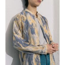 センスオブプレイスバイアーバンリサーチ(SENSE OF PLACE)のマーブルプリントバンドカラーシャツ