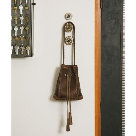 [^ԁFAAA6-2AB004]yBpb`[NВobOzÊ悢V{Ə_炩fށEpb`[N̂悤Ɏ{ꂽhJfUCANZgERi邱ƂŃVGbg̕ωy߂鍂̂悢V{̃tFCNU[ƁApb`[N̂悤Ɏ{ꂽhJ̑gݍ킹ڂ䂭ВobOBŁA̃R[fBl[gƂɊiグ܂BRi邱ƂŁAVGbgςĊy߂̂́BVvȂ݊AȂ̃ANZgɂ҂ȃACełBy2025 Autumn^Winterzy25AWz̏íAfނ̓AC̎C⎇OAM≘ȂǂɂAԂ̌o߂ƋɁA(Eׂ)鋰ꂪ܂̂ŁAӂB̑舵Ɋւ܂ẮAiɕt̃AeV^OBd : 340gi摜́A̓p\RȂǂ̉{ɂAۂ̐FƈقȂČꍇ܂B\߂Bi̐F̖ڈ́AiP̂̉摜QƂBCɓo^̂߁Cɓo^íA}Cy[WɂČ݂̉i݌ɏ󋵂̊mF\łB Xg̊Ǘɐ񂲗pB