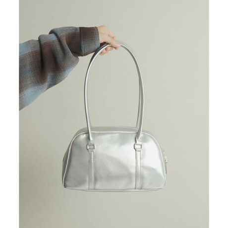 [^ԁFAAA6-1AC002]  yȂɏ{ȕ͋CBY2K[hY~j}{XgobOzE߂̃V_[ŁA|ł莝łg2WAYdlłBEƎnhƖ{̂ŁAוĂꂢȃVGbgL[v܂BEghY2KX^C͂AJWAȃX^CÕ|Cgɂ߂̃jZbNXACełBmaterialƂcn̍vgpĂAiȌ򊴂Ƒϋv˔Ă܂BstylingfjXEFbgƍ킹JWAȒȂɃvX΁ACɃgĥX^CɎdオ܂Bꂢ߂ȃXbNXVcƍ킹āAR[fBl[gɒ悢ƗVѐŜ߂łBy2025 Autumn^Winterzy25AWz̏íAfނ̓AC̎C⎇OAM≘ȂǂɂAԂ̌o߂ƋɁA(Eׂ)鋰ꂪ܂̂ŁAӂB̑舵Ɋւ܂ẮAiɕt̃AeV^OBd : 320gi摜́A̓p\RȂǂ̉{ɂAۂ̐FƈقȂČꍇ܂B\߂Bi̐F̖ڈ́AiP̂̉摜QƂBCɓo^̂߁Cɓo^íA}Cy[WɂČ݂̉i݌ɏ󋵂̊mF\łBXg̊Ǘɐ񂲗pB