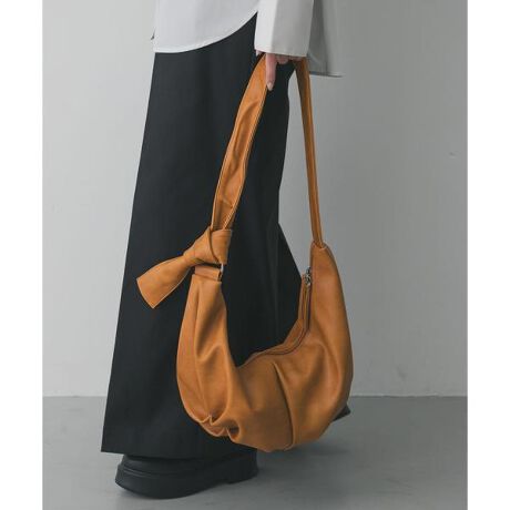 [^ԁFAA26130-2221004]yƍBNbT^fUCobOzE_炩tFCNU[gpAĝɓސSn悳ENbT̂悤ȃ^bNfUCAgĥANZgɁE}`肠ARpNgȂeʂ_炩tFCNU[gpV_[obOBNbT̂悤ȗ̓Iȃ^bNfUCAłȕ͋Co܂Bڂ̓RpNgłA}`肠邽ߌڈȏ̎[͂AfC[[Xɂ҂BVvȂA񂵗͔Q̃ACełBy2026 Spring^Summerzy26SSzd : 335gi摜́A̓p\RȂǂ̉{ɂAۂ̐FƈقȂČꍇ܂B\߂Bi̐F̖ڈ́AiP̂̉摜QƂBCɓo^̂߁Cɓo^ꂽíA}Cy[WɂČ݂̉i݌ɏ󋵂̊mF\łBXg̊ǗɂЂpB