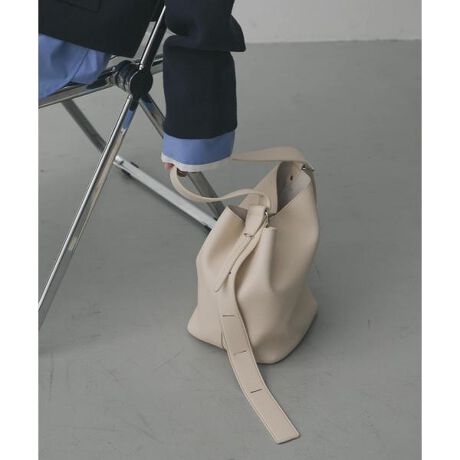 [^ԁFAA26130-2221001]ymBiV{̃U[obOzE_炩V{̂tFCNU[AiȈہE}`肠ARpNgȂeʂE|A΂ߊ|AnhobOɂȂ}`WAYdl_炩V{̂tFCNU[gpВobOBRpNgȌڂȂA}`肠邽߁Aڈȏ̎[͂܂BXgbv͒̒\ŁAnhobOA|A΂ߊ|ƃ}`Ɏĝ́BVvȃfUCȂ̂ŁAǂȃR[fBl[gɂ\Ƀ}b`܂By2026 Spring^Summerzy26SSzd : 485g[|[`]one : 15cm ^ 18cm ^ }`6cmi摜́A̓p\RȂǂ̉{ɂAۂ̐FƈقȂČꍇ܂B\߂Bi̐F̖ڈ́AiP̂̉摜QƂBCɓo^̂߁Cɓo^ꂽíA}Cy[WɂČ݂̉i݌ɏ󋵂̊mF\łBXg̊ǗɂЂpB