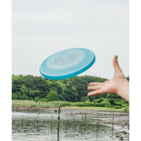 [^ԁFFPA3-4HH081]u䌧̊C݉琶܂ꂽIWitCOfBXNvPLAYFUL PICNIC CLUB(PPC)́ADȏꏊōDȃX^CŊOVтyނƂړIƂĂ܂BuVсv̂Ȃłm؂ɂC厖ɁAƂvŐ삵ACełBEL̊CS~YꏊƂȂĂ镟䌧ዷpBN~ɂȂƁAΔnCɗĂʂ̊CS~C݉ɕY邽߁Añ{eBA̕XɂĉĂ̂́AꂽC݂͒n̂̐ŋ𓊓ȂÂقƂǂߗďĂ܂BC݂̑̓vX`bN߂ĂAPrecious Plastic()ƂĂƂ炦AC݂̉nłȂĂ銔Ѓ\bh{ɂĊCm݃vX`bNgpAIWitCOfBXN𐻍삵Ă܂By2025 Spring^Summerzy25SSzi摜́A̓p\RȂǂ̉{ɂAۂ̐FƈقȂČꍇ܂B\߂Bi̐F̖ڈ́AiP̂̉摜QƂBCɓo^̂߁Cɓo^íA}Cy[WɂČ݂̉i݌ɏ󋵂̊mF\łBXg̊Ǘɐ񂲗pB