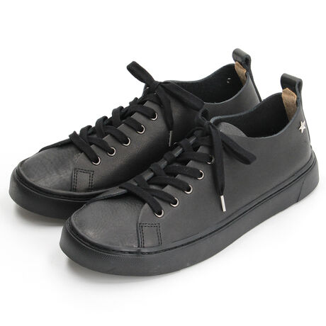 [^:S25306]SchotttbgEFÃv~AACeɂ"One Star RNV"BAEg\[VibramАJbv\[̗pLow-cutXj[J[fłBACRƂȂX^[^̃X^bYq[OɃfR[V܂BMade in Japan