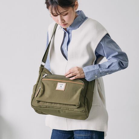 [^:m0334]肵fUCłՂ[oV_[obOőA4TCY[\IOAǂ[|PbgtBobO̒ŖqɂȂ肪ȏƕĎ[oāAԑ傫|PbgB5TCỶו܂BC[̓_ut@Xi[ōEǂ炩łJ₷IA4TCYΉȂ̂ŒʋΒʊwɉăIIt킸gV_[obOłByTCYicmjzF31AF23A}`F10V_[~F69-127~3ydʁigjz380ydlzJF_ut@Xi[OFt@Xi[|Pbg~2AI[v|Pbg~2Awʃ|Pbg~2FI[v|Pbg~4yfށz|GXeTCY͓XuOTCYłB^O̕\LƂ͈قȂꍇ܂Biɂ̍ꍇ܂̂ŗ\߂Byӎzfނ̐A̓̂܂BXł̓[J[疧Ԃœ׌Aȉēx܋lߒvĂ܂̂ŁAXɂ鏤iƂ͈ႢÂ܂B̂gpAȂǂŋCɂȂ͂قƂǊȂȂ܂̂ł܂B􂢂͔Aꂽꍇ͊@ĉBʐ^̏iƎۂ̏i̓uEUɂāAFقȂꍇ܂̂ŁA\߂܂B