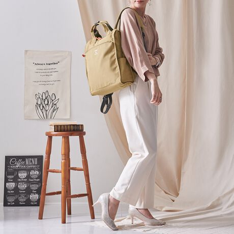 [^:m0171]v10|PbĝՂ葽[bNTbNB߉\ȃV_[̓bNRꉺ炸ARɈSziV410gƌyʁAwʂɃNbVƒʋC郁bVfނgpĂĒԔwĂĂɂBAO킹10̃|PbgĎ[͂QIA4TCY܂eʃTCYŒʋ΁EʊwE}}obOEꔑsȂǕLV[ő劈􂵂܂H{ꂽ|GXenŁAJ̓łSBǂȃX^CɂރVvȃfUCŒjpłǂȔN̕łgƂł܂ByTCYicmjzF30AF35A}`F11V_[~F62-83~5.5荂F8.5ydʁigjz410ydlzJF_ut@Xi[OFt@Xi[|Pbg~1AbV|Pbg~1A{g|Pbg~2Awʃt@Xi[~1FI[v|Pbg~3At@Xi[|Pbg~1Ayz_[~1yfށz|GXeTCY͓XuOTCYłB^O̕\LƂ͈قȂꍇ܂Biɂ̍ꍇ܂̂ŗ\߂Byӎzfނ̐A̓̂܂BXł̓[J[疧Ԃœ׌Aȉēx܋lߒvĂ܂̂ŁAXɂ鏤iƂ͈ႢÂ܂B̂gpAȂǂŋCɂȂ͂قƂǊȂȂ܂̂ł܂B􂢂͔Aꂽꍇ͊@ĉBʐ^̏iƎۂ̏i̓uEUɂāAFقȂꍇ܂̂ŁA\߂܂B