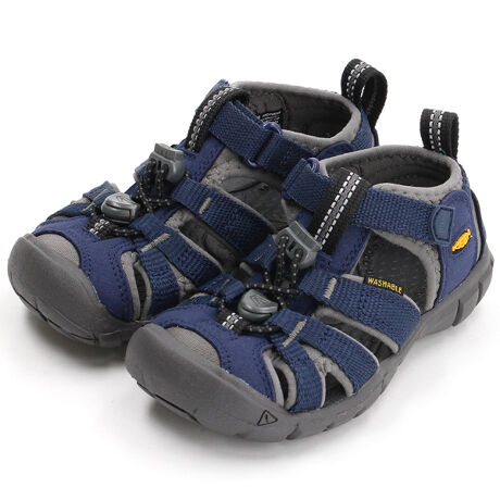 [^:1030807]uNEW ACOUSTIC CAMPvƂ̃R{[VfB̃A[gfBN^[łwӂƂXeVA[gEFrOɑ_ɗƂ񂾃V[YBjpƏp̗œ̃fUC{Ă邽߁AeqŗƂłBUPPER : Abp[ɂ͑ɗDA≘ɋ|GXefނgpAEHbVuŎeFOOTBED : ̌`ɍ킹ė̐^ꂽEVAtbgxbhKȃNbV𔭊MIDSOLE : NbVɗDATCN\TPR~bh\[OUTSOLE : vX`bNƃS̒Ԃ̐TCN\AyʐƑϋvɗDꂽKEEN.FUSION RUBBERAEg\[AݐՂcAϖՐƃObvɗDꂽm}[LOdlCollaboration with NEW ACOUSTIC CAMPEeՂŃRtH[gȃtBbgAKEENȂł͂̃oW[V[[XƁAbz[hEeՂɂ钲߉\Hook & LoopXgbv̗pĂĂKȑCjOy܂̌`ɗ̐^ꂽA[`T|[gAւ̃T|[g