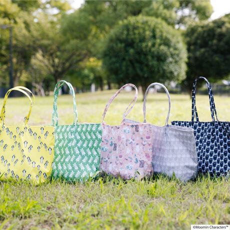 [^:30008]ĝyȂALȃfUC̃g[gobOB|\ȎdlȂ̂ŁAČy₩Ɏ^тł܂B|Pbg1fށF|GXe AvJ[FXeBL[Ap[eB[@~[AjjAXitLMOOMINi[~j́AtBh̍IƂłAƁA|pƂłg[xE\ɂ Ă ܂B[~g[₻̒ԂJL镨́A50ȏ̍XŖ| oł ܂Bł鏬AR~bNXAG{ƂɂObYX|bgAAj[V Ȃǂ́A{tB hł͂ȂA{͂߂Ƃ鑽̍̐lXɈĂ܂B ̓xA100 Nȏ̗jւAv͂߂ƂzobO𐻑銔 AJIOKA.A [~̐EςAobOz̏ő̌܂B[~ƌLȒԂAR~J f UCœʂACeɕϐgAF܂ւ͂܂BQOQTŃu[~vPڂ̏o80NłB 80Ñe[}́gThe door is always openhB [~̕炷[~Jɂ́ǍIȏZl܂B Zl͎RɃ[~₵KAɉ߂܂B hAȂ[~₵́AǂȐ̂ł󂯓̂łB Aꏊ⋏ꏊ̑؂𕨌̒ŌĂقBꂪA ꂪn܂80NO猻݂Ɏ܂ŕς邱Ƃ̂ȂłB