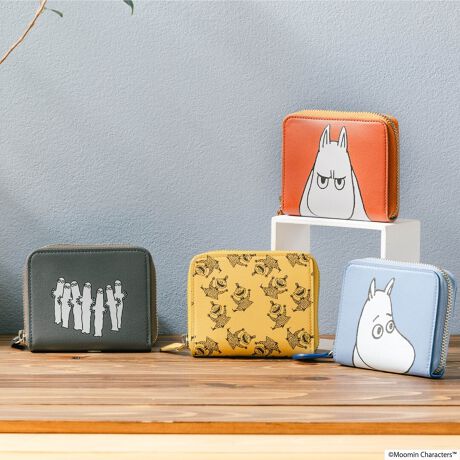 [^:30005]J[hP[X̂悤ȃTCYłȂAD܂܂Ɏ[\BEht@Xi[dlȂ̂ŒgĂXbLƎ܂܂BJ[h|Pbg 4/K1/D1fށFvJ[FjjA{[~A~[A߂[~MOOMINi[~j́AtBh̍IƂłAƁA|pƂłg[xE\ɂ Ă ܂B[~g[₻̒ԂJL镨́A50ȏ̍XŖ| oł ܂Bł鏬AR~bNXAG{ƂɂObYX|bgAAj[V Ȃǂ́A{tB hł͂ȂA{͂߂Ƃ鑽̍̐lXɈĂ܂B ̓xA100 Nȏ̗jւAv͂߂ƂzobO𐻑銔 AJIOKA.A [~̐EςAobOz̏ő̌܂B[~ƌLȒԂAR~J f UCœʂACeɕϐgAF܂ւ͂܂BQOQTŃu[~vPڂ̏o80NłB 80Ñe[}́gThe door is always openhB [~̕炷[~Jɂ́ǍIȏZl܂B Zl͎RɃ[~₵KAɉ߂܂B hAȂ[~₵́AǂȐ̂ł󂯓̂łB Aꏊ⋏ꏊ̑؂𕨌̒ŌĂقBꂪA ꂪn܂80NO猻݂Ɏ܂ŕς邱Ƃ̂ȂłB