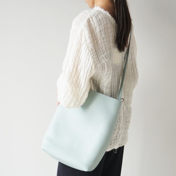 【極美品】リエンピーレ★ LAVINA★2way本革レザー大容量ショルダーバッグ 極美品】リエンピーレ☆ LAVINA☆2way本革レザー大容量