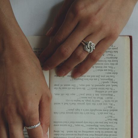 [^:1015182057]d̃mbg`AVѐŜfUC͓IȃsAXBX^COɃ[hȃjAXYĂ܂BiȃVo[925gpĂAyʂŎwÂ炢̂|CgBEp|[`tVo[925̕ۊǕ@ɂĖ̍܂1_ۊǂĂƁA_hAϐFÂ炢ԂۂƂł܂B@ɂĂpɏ_炩zŗD@ĂƁA蒷ꂢȏԂۂƂł܂BCɓɓo^ĂƁA[łȏGETł܂IyNina&Jules/jiEGEW[ztXlvwZW_jGERxC2008NɃ[`AX^[OVo[̃WG[uhBiȃVo[925ŃghpW̍D݂̃WG[JAƂzAg̃AgG𗧂グRNV|BVo[̐EgbvNX̎YnłA500Nȏ̉HZp̗j郁LVRŐYBnEl̃nhChZpɂċyʂŕtSnǂAꂽ^CXȃfUCE璍ڂĂB