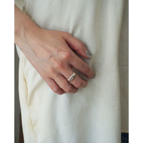 [^:1014282098]炩Ȋۂ݂I[ogbvۓIȁA~j}ȃVOlbgVo[OB]vȑ킬Ƃ炩ȃ{[ƁA~[|bV̉茳ɏiȉAe𐶂݂܂BP̂ŃN[ɁAאgOƂ̏d˒Œ悢݊B^CXȃfUCŁA킩IP[W܂ŕL􂵂܂Bp|[`tVo[925̕ۊǕ@ɂĖ̍܂1_ۊǂĂƁA_hAϐFÂ炢ԂۂƂł܂B@ɂĂpɏ_炩zŗD@ĂƁA蒷ꂢȏԂۂƂł܂ByNina&Jules/jiEGEW[ztXlvwZW_jGERxC2008NɃ[`AX^[OVo[̃WG[uhBiȃVo[925ŃghpW̍D݂̃WG[JAƂzAg̃AgG𗧂グRNV|BVo[̐EgbvNX̎YnłA550Nȏ̉HZp̗j郁LVRŐYBnEl̃nhChZpɂċyʂŕtSnǂAꂽ^CXȃfUCE璍ڂĂB