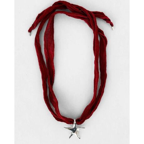 [^:1125181024]tFA[VÑX^[lbNXBɂ₳VN̓oN[o[̃X^WIŒJɎ߂Ă܂B̃J[R[fBl[gɉ؂₩YĂ̂ŁAVvȃX^CÕANZgƂāA܂ʂȓ̃R[fBl[gɂBLV[Ŋ􂵂ĂACełBVN̐[͋ŎdグĂ̂ŁAi؂₩ɍʂ邱Ƃł܂Bp{bNXtyKara Yoo/JEzJi_EoN[o[_̃f~t@CWG[uhAKara Yoo (JE)jAX̂v|[VƗVѐŜȒPȃVGbgdAX̃CtX^CɃtBbgAVvňۓIȃfUCnBX[t@bṼvZXꂽ̂ÂsB