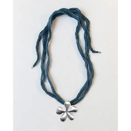 [^:1125181036]Lb`[ȃfUCŐlڂЂBlisst[lbNXBtFA[VN͂ƂĂ炩Aɂ₳SnłBVN̐[͋ŎdグĂ̂ŁAi؂₩ɍʂ邱Ƃł܂BR[fBl[gCɉ؂₩ɂĂʂȃlbNXłBt[̃J[̓Vo[łBp{bNXtyKara Yoo/JEzJi_EoN[o[_̃f~t@CWG[uhAKara Yoo (JE)jAX̂v|[VƗVѐŜȒPȃVGbgdAX̃CtX^CɃtBbgAVvňۓIȃfUCnBX[t@bṼvZXꂽ̂ÂsB