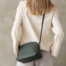 本革 ショルダーバッグ 4ポケット レディース 大容量 軽量 かわいい おしゃれ