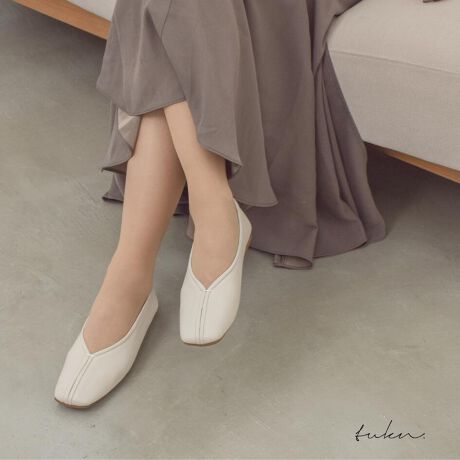 [^:1-3020-36-c]i: XNGAgD Z^[V[ tbgpvXiԍ: [1-3020-36-c]i:_炩fނōꂽ̃XNGAgDtbgpvX́AfUCƗSn̗˔Ă܂Bq[Ȃ̃[q[ŁA؂񂱃^CvȂAƂNbVAԂ̒płɂȂɂ̂łBVJbg̍b[fUCƌAVvȂȈۂ^܂BJ[: AuEX^C:fC[g: ʋ΂ʊwɂ҂̃fUCŁÃR[fBl[gɊ􂵂܂BtH[}: ꂢ߂̃X^Cɂ킹₷AItBXrWlXV[ł􂵂܂B:₷A_炩fނŉKȗSnXNGAgDfUCghoVvŎg₷A܂܂ȃV[ɃtBbg߃|Cg:ł킢fUCȂAKd̃tbgpvX́AX^CI΂LV[łg܂BfC[[X͂Aʂȓ̑ɂΉłꑫłBACeXybN (cm)TCY: (35) 22.5cm: -b: 13.0ꕝ: 7.0: -TCY: (36) 23.0cm: -b: 13.5ꕝ: 7.3: -TCY: (37) 23.5cm: -b: 13.8ꕝ: 7.5: -TCY: (38) 24.0cm: -b: 14.0ꕝ: 7.5: -TCY: (39) 24.5cm: -b: 14.0ꕝ: 7.8: -q[: 2cmXg[: -f: {: v / : ESޕБd: 187g (39TCY) (vTCYF24.5cm)TCYiʂ̃TCYŖȂƎv܂Bӎ\LTCYƌC󎚃TCYقȂꍇ܂Ay[W\LTCYɂBȀ≘ED̍rȂǂꍇ܂AnhChî߁A炩߂Bg̃j^[̔FɂāAۂ̂̂ƐFقȂꍇ܂B