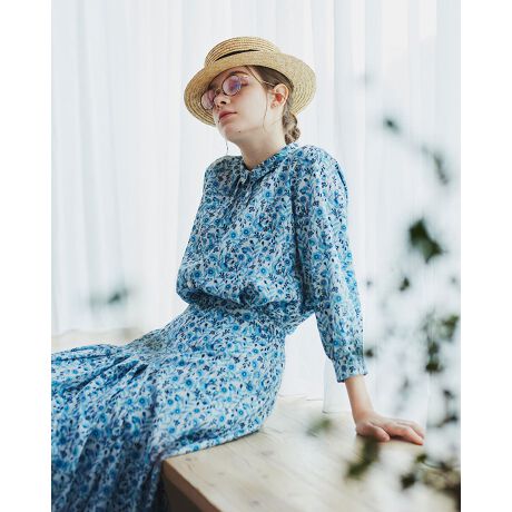 [^:415R4304]_炩ȕ\̂VtHW[[bgɉ炵ԕvguEXB߂̃VcJ[Ƌ݌̃^bNfUCŃtF~jbNɎdグ܂ByAƂG̃|GXefނłB