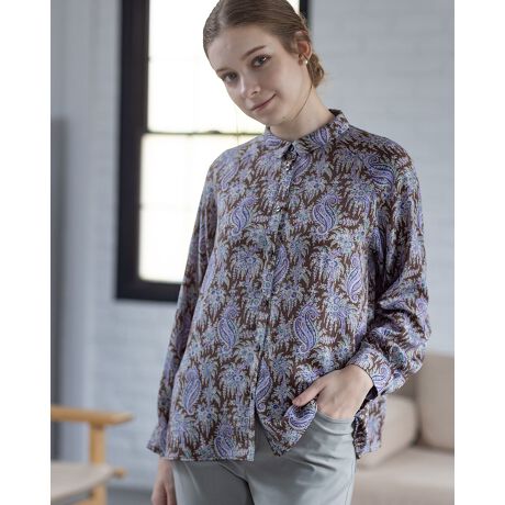 [^:415RC300]puLIBERTYvЂ̃A[JCu̒GKgȃyCY[ƉĤ悤ȗt̊ԂɃV̖؂`ꂽuPalm Paisleyip[yCY[jvZNgB_炩iȂӂ݊̂XG[h^b`̃|GXefނgpĂ܂B߂̃VcJ[Ə_炩ȃh[v`tA[VGbgGKgȈۂłB