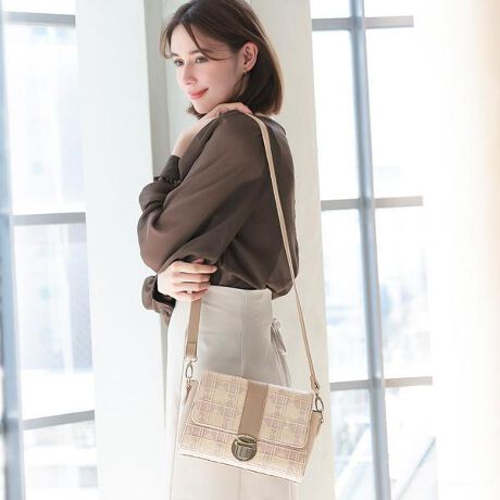 [^:clelia-21015]ӎ̐F╗ɋ߂Ȃ悤ɎBeAĂ܂ApPCAX}[gtH̃fBXvC̈ႢɂČقȂꍇ܂BVigpiłAi̐\ɂAǂĂȂǂꍇ܂BC␅GɂAFFڂ邱Ƃ܂B舵̒ӎɂĂ͐i^OmF܂BuhFClelia NAV[YFCOLORER NiԁFCL-21015FFhDEsN[Y tBlEx[W jA[WEO[{̃TCYF W23.0~H16.5~D11.0cmtiFV_[xg( 82~116cm)dʁF450g@dlF/I[v|Pbg~2At@Xi[|Pbg~1fށFȁAv