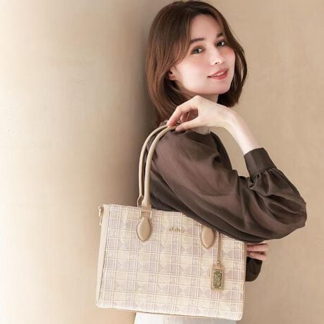 [^:clelia-21120]ӎ̐F╗ɋ߂Ȃ悤ɎBeAĂ܂ApPCAX}[gtH̃fBXvC̈ႢɂČقȂꍇ܂BVigpiłAi̐\ɂAǂĂȂǂꍇ܂BC␅GɂAFFڂ邱Ƃ܂B舵̒ӎɂĂ͐i^OmF܂BuhFClelia NAV[YFCOLORER NiԁFCL-21120FFhDEsN[Y tBlEx[W jA[WEO[{̃TCYF W25.0~H17.0~D11.0cmtiFV_[xg( 82?116cm)dʁF500gdlF/I[v|Pbg~2At@Xi[|Pbg~1fށFȁAv