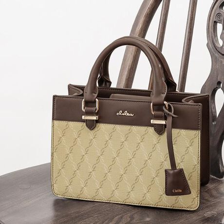 [^:clelia-28051]ӎ̐F╗ɋ߂Ȃ悤ɎBeAĂ܂ApPCAX}[gtH̃fBXvC̈ႢɂČقȂꍇ܂BVigpiłAi̐\ɂAǂĂȂǂꍇ܂BC␅GɂAFFڂ邱Ƃ܂B舵̒ӎɂĂ͐i^OmF܂Bi񁞃uhFClelia NAV[YFBelle xFiԁFCL-28051FFx[W[ ACr[O[{̃TCYF W25.0~H17.0cm~D11.5cmdʁF600gdlF/I[v|Pbg~2At@Xi[|Pbg~1fށFv