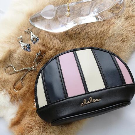 [^:clelia-62210]ӎ̐F╗ɋ߂Ȃ悤ɎBeAĂ܂ApPCAX}[gtH̃fBXvC̈ႢɂČقȂꍇ܂BVigpiłAi̐\ɂAǂĂȂǂꍇ܂BC␅GɂAFFڂ邱Ƃ܂B舵̒ӎɂĂ͐i^OmF܂Bi񁞃uhFClelia NAV[YFBellezza xbTiԁFCL-62210J[FAWXg ~L[ eB~X x_[ `F[v [YO[{̃TCYF W15.5~H13.5~D6 cmdʁF 120gdlFC[~1AI[v|Pbg~1fށFtFCNU[(v)