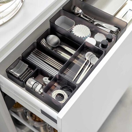 [^:440420]yfUCzo̒XbLڂłP[XłB^eERǂłgł܂BJg[Xe[Vi[AʎȂǐFXȏꏊłg܂ByXybNzTCY/OF8~s24~3.7cmF7.5~s23.5~3.3cmi1je/2gގ/{́FPSY/ϔMx/90xϗ≷x/|40xyuhzRƂtoweri^[j͔Ãmg[fUCȎ[V[YBVvŃX^CbVAocŐ@\ł̒XbL֗ɁBnɍĂ悤ȃACe̎[pî|CgłB