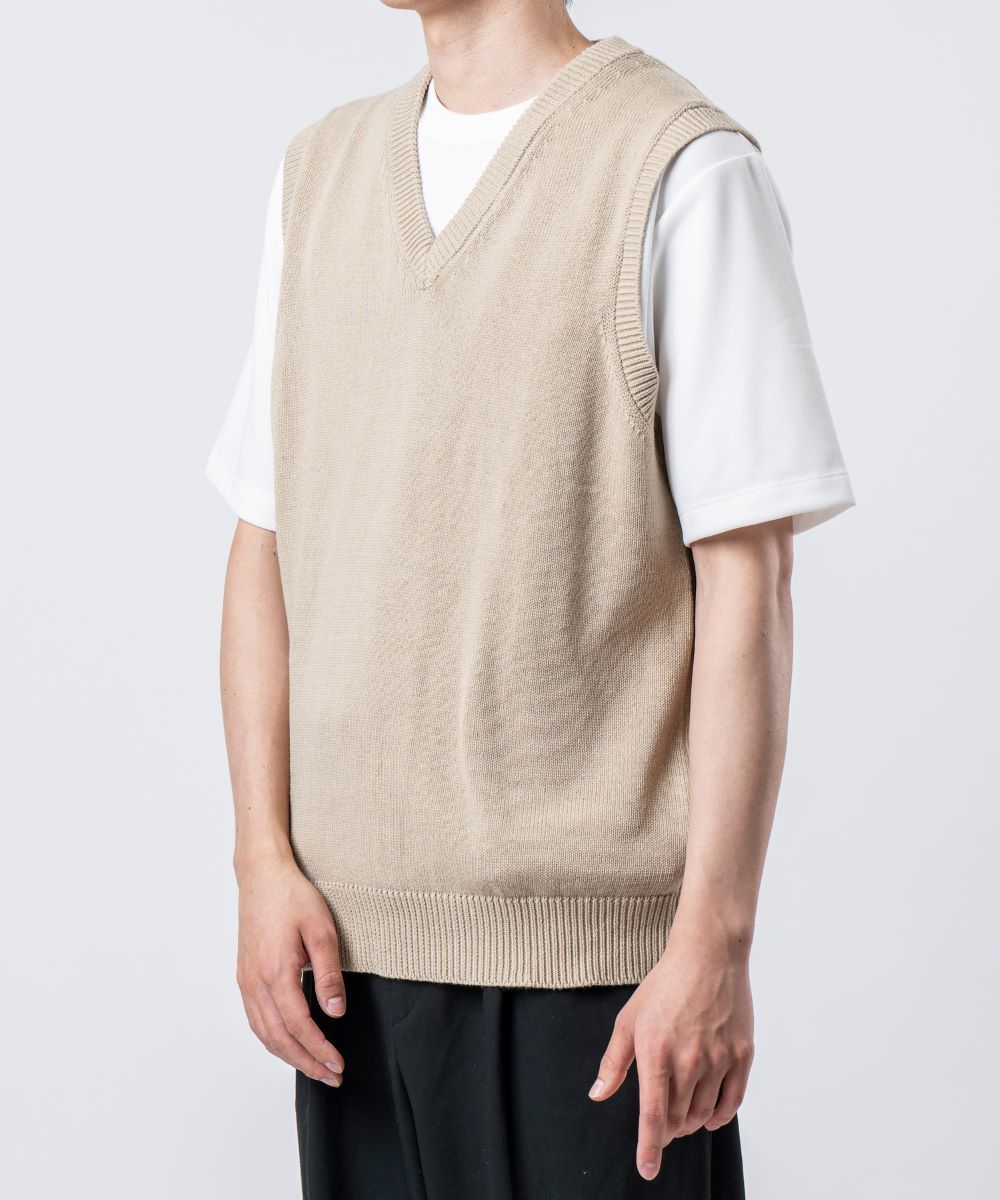 Marmot × BEAMS ／ 別注 マグネット ダウン ベスト