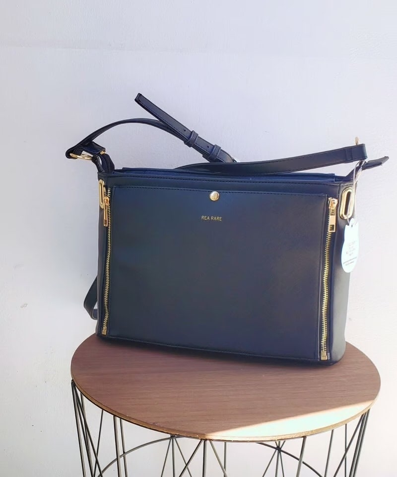 クルア　回転式ショルダー隠せる　推し活　痛バッグ