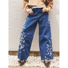 フラワー刺繍デニムパンツ