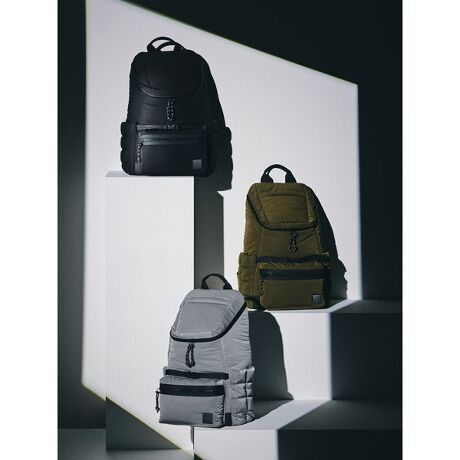 [^ԁFAMGB249503]yDESIGN^STYLEzpƕ̃fUCȐ炤܂鑢`ōグeʂbackpackBו̃fBeB[ɂAlŃX^CbVȈۂɎdグĂ܂BVeBgbvƂJWAV[͖ܘ_łAJWAĂ鍡̃rWlXV[ɂgobOƂĒāBCJBOXɊJfUC̗pȀoꂪՂ̂|CgBV_[xgɂ͌ւ̕Sy邽߂̃NbVނAʂɂ͒ʋCӎbVfނ̓fC[ɂΉłׂCE΂Ă܂BpfBO^CṽfUĆAוʂ̎ł▭ȗ̊oĂ̂ƂB܂ɗ́AʂȃfUC킬AfނyʃiC̗pĂ̂ŁAڈȏ̌yBigɂ͌Ȃ|CgɂȂ܂ByFABRICzt@ubNɂ̓C^A@[J[ōƂuLIMONTAЁv\IȃiCfނIBɍׂ̃\tgiCɐDグAȃ[vF琶ݏo鎩RȃV̓IȌƉsAF̐[݂oAGKgȐEւȂĂ܂BCjOJ[ɂVтAGKĝȂɃX|[eBȕ͋CĂJ[pbgƂȂĂ܂ByBRANDzsIȕiA㐶ɍŗǂ̋@\A̒łɌyʐGBX|[eBŃGKgȑ`́Al𖣗܂B㎿ȕiiY킹Aꌤ܂ꂽfUC͗lXȋȐō\AĝɃtBbgpZ܂BMotion^cool^function^creative ̓uhS͍\Ă܂ÄӖĂȂuhSƂĂ܂BrWlXJWAA@\Ƒ`A邱ƂNXI[o[Ăv_Ng[xłBƖ̊֌WɂAۂFČꍇ܂B܂p\REX}[gtHȂǂ̊ɂA኱