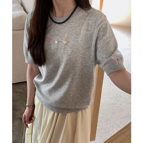 [^:xca8318a]ɃJtȃn[g񂾁AVѐSӂ锼jbggbvXBVvȃtHɉ炵ANZgAlK[[ȈꖇłB_炩Lk̂jbgfނŁAɗDߕt̂ȂVGbgŁAǂȑ̌^̕ɂi`ɃtBbg܂BfjXJ[gȂǁA܂܂ȃ{gXƍ킹₷AJWAɂtF~jɂ񂹂閜\gbvX53 g47 38 ŏ23