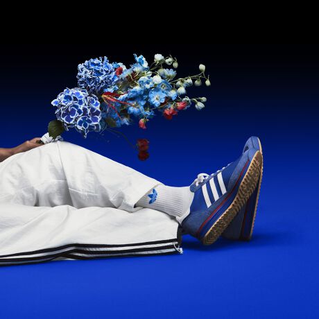 [^:IG2132]KɈ߂AIȂVvȃfUC̃V[YBAfB_X̃A[JCuf]AKȃV[YoB炩ȃU[Abp[ƍCjȎgݍ킹\tgȗSn炵AEVA~bh\[y₩ȃNbV𔭊BObv͂̂郉o[AEg\[nʂ葨āA肵^т𑣂BVvŃX^CbVȂ̃Xj[J[́AX|[c[cƂNVbNȃfUCɑÂAfB_X IWiX̓Nw̌ĂBM[tBbgV[[XN[W[U[Abp[CjO@ہiEVAj̃~bh\[o[AEg\[