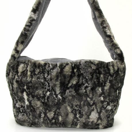 [^:HM044-JY2626]ŜɃXl[NXLvg{tFCNt@[̃V_[obOBWɍsɂAƂpŊOôɂAdɍsɂAadidas̑eʂ̃V_[obO͕KiX^CbVɎ^ԂƂłBtFCNt@[̊Oɂ́AX[XgCvX⃁^bÑgtHCSȂǂ̃NVbNȃfBe[ɉāAXl[NXLvg{ĂBOƓɕ̃Rp[gg𑕔Ă邩A𕪂Ă܂ƂłAႲɂȂȂBTCYF11 cm x 49 cm x 33 cmeʁF27.4 L|GXe100%Xl[NXLvgWbvN[W[