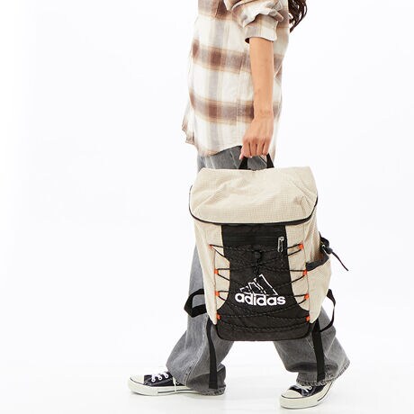 [^:TY363-JY2550]MA̓͂₷ƂɎ[łA㕔ɊJg̗ǂobNpbNBXƂAE҂Ɋ|ăgbLOƂÃAfB_X̃obNpbN΁AKiX}[gɂ܂Ƃ߂BbVƃR[fC̑gݍ킹NVbNȃVGbgɎAtN^[fBe[ɍ킹Č𑨂Bp̃m[gPCRp[gg܂ޑ̃|PbgĂAׂĂ̂̂ɓK[Xy[X邩AɏWłBTCYF18 cm x 30 cm x 46 cmeʁF23.32 LTCN|GXe100%WbvN[W[