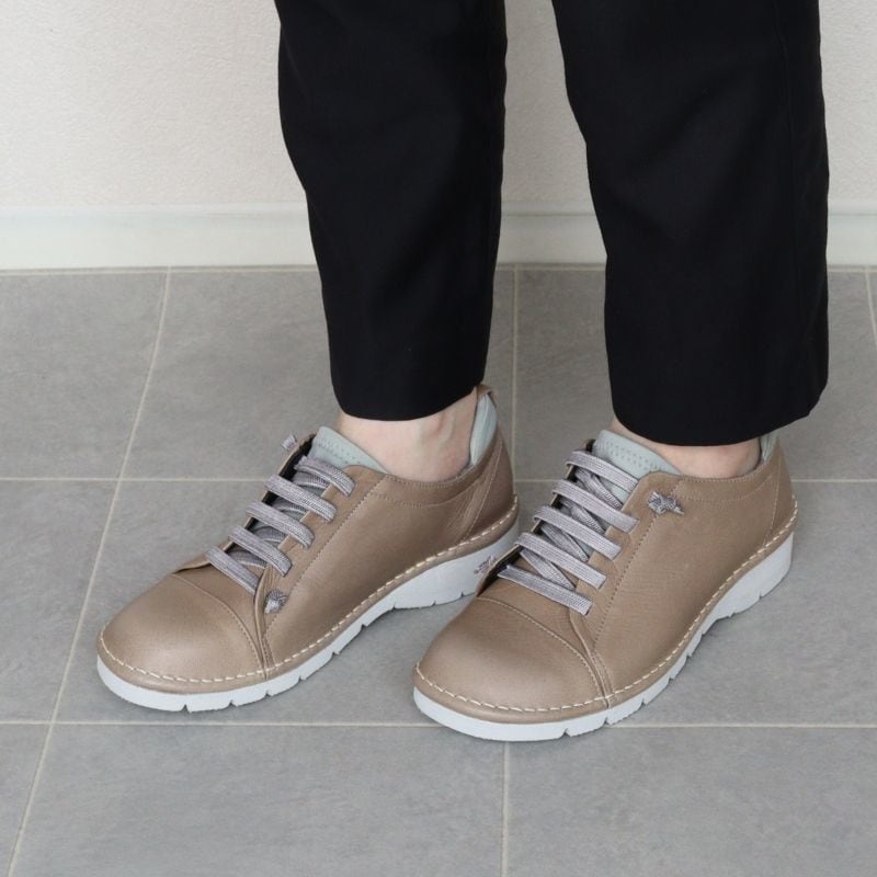 [}C]{ HS 4E U[ Xj[J[/GC`GXiHSj x[W