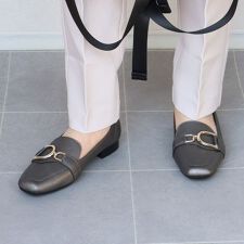 エイチエス(HS)の日本製 HS スクエアトゥ バックル ソフト ローファー