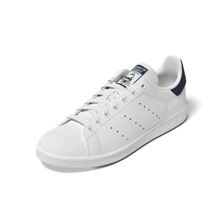 [^ԁF0002ION0501]NVbNȃX^C𓥏PBh̎zejXR[g̔eҁAX^X~XB̖̃Xj[J[́AXg[gV[ɐNAςʐlCւĂB̃f́A1971NɔꂽIWi̗vf𒉎ɍČBU[gp~j}ȃfUC̃N[ȃVGbgɎdグĂB[J[iԁFION05 M20327