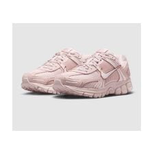 ナイキ(NIKE)のレディース ナイキ ウィメンズ ズーム ボメロ 5 GLD